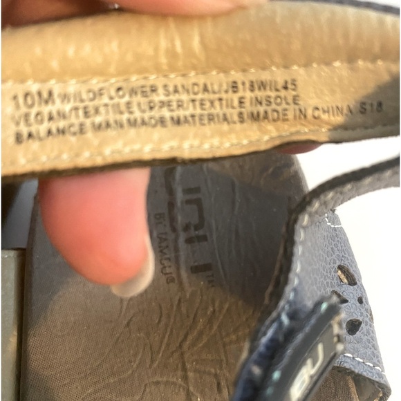 VGUC JBU Wildflower Sandals, Sz 10, Vegan, Daisy, Ankle Strap, Adjustable​ - Picture 8 of 15